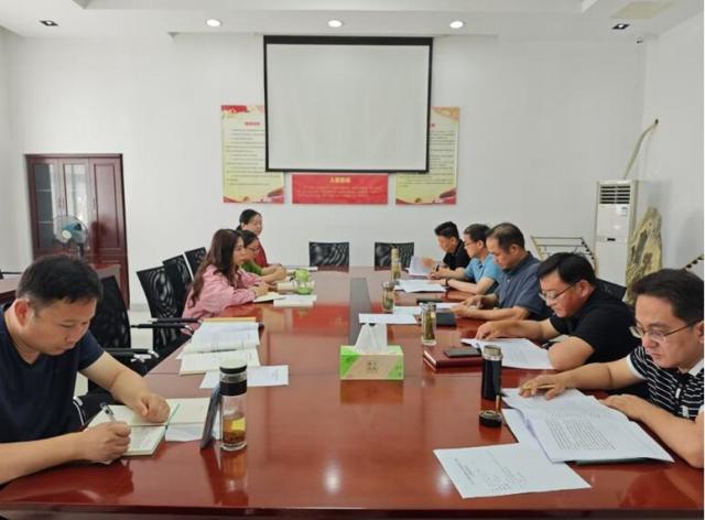 地礦置業(yè)公司黨支部召開主題黨日暨專題黨課學(xué)習(xí)會議
