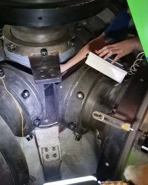 提升六面頂壓機硬質合金頂錘與壓缸使用壽命的綜合策略